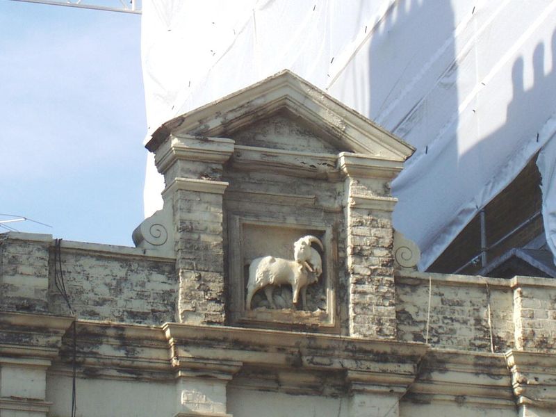Goat Tavern W8 roof moulding July 2018. (Pub, External). Published on 01-07-2018 