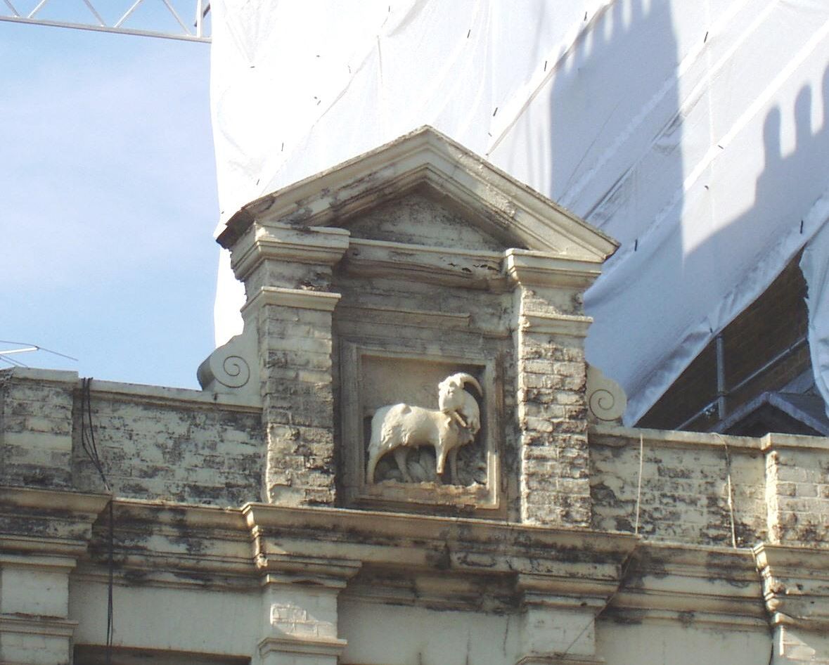 Goat Tavern W8 roof moulding July 2018. (Pub, External). Published on 01-07-2018