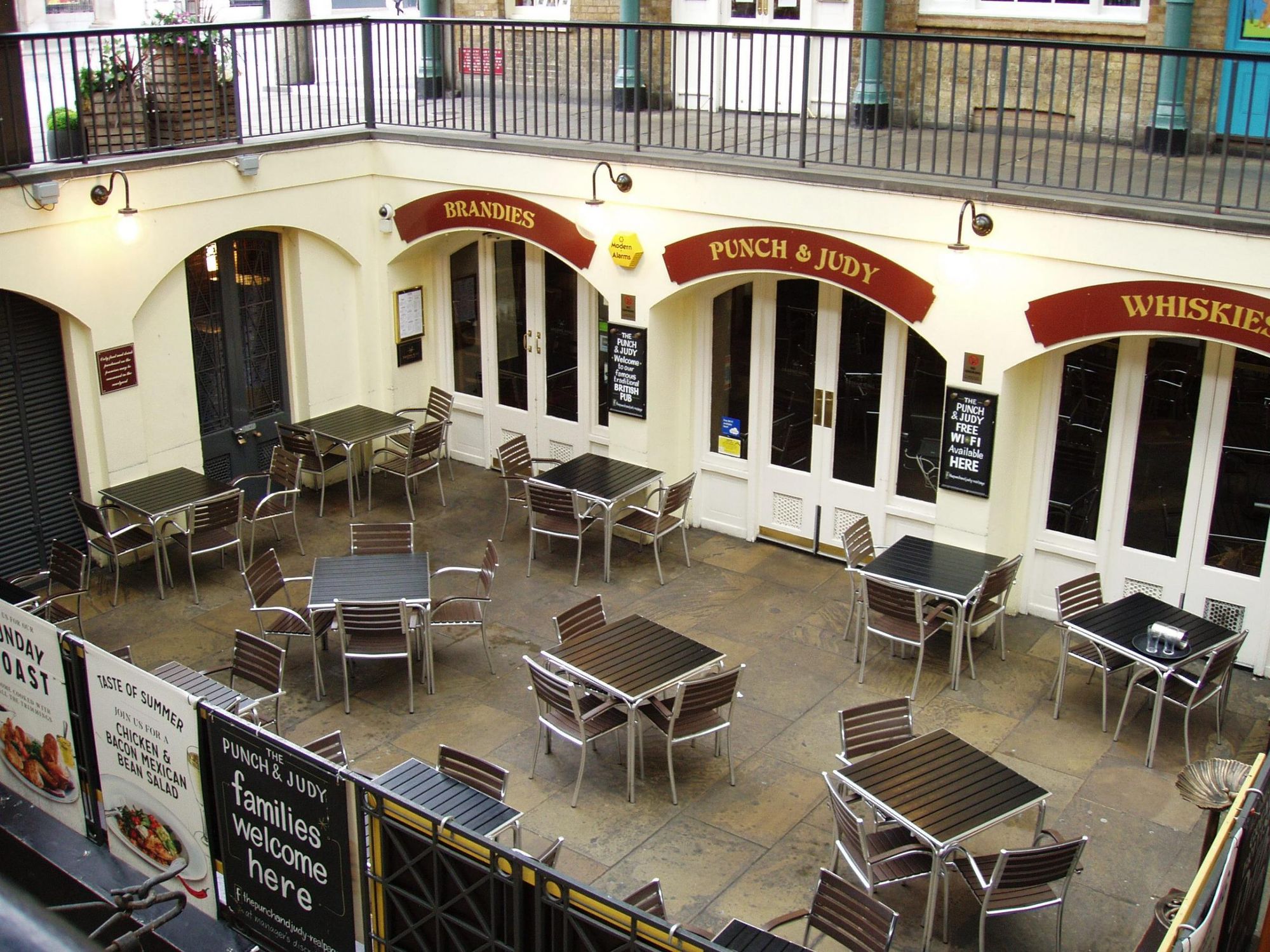 Punch & Judy WC2-2 Sep 2017. (Pub, External). Published on 17-09-2017