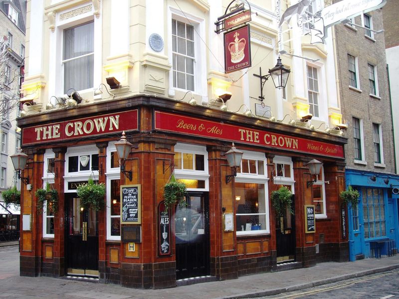 Crown WC2 Jan 2017. (Pub, External, Key). Published on 08-01-2017