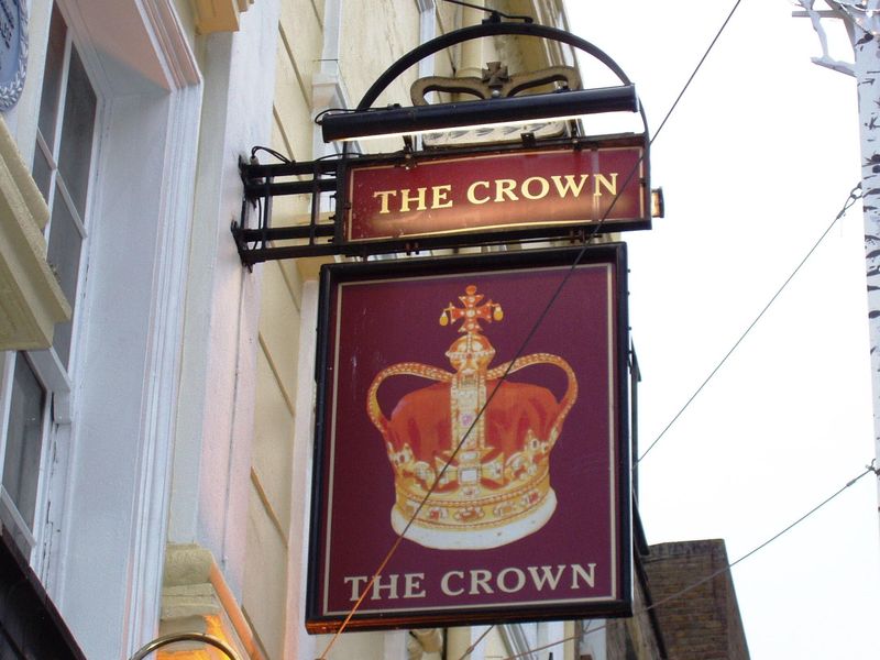 Crown sign WC2 Jan 2017. (Pub, External, Sign). Published on 08-01-2017 