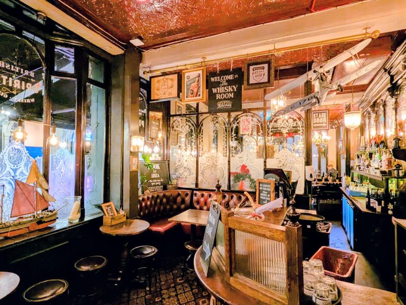 Salisbury interior-1 via Hugh Steele. (Pub, Bar). Published on 11-11-2025 