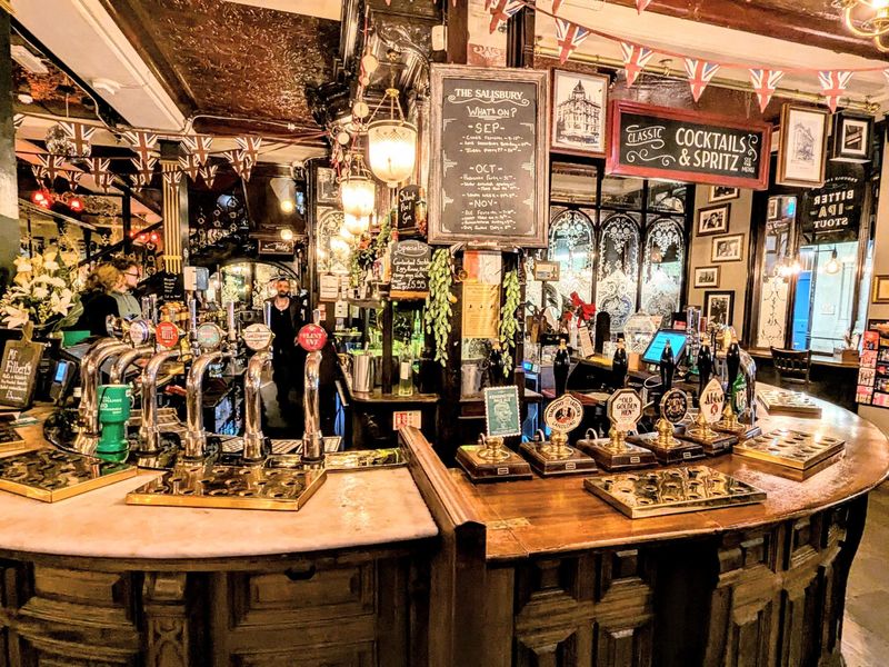 Salisbury interior-2 via Hugh Steele. (Pub, Bar). Published on 11-11-2025 