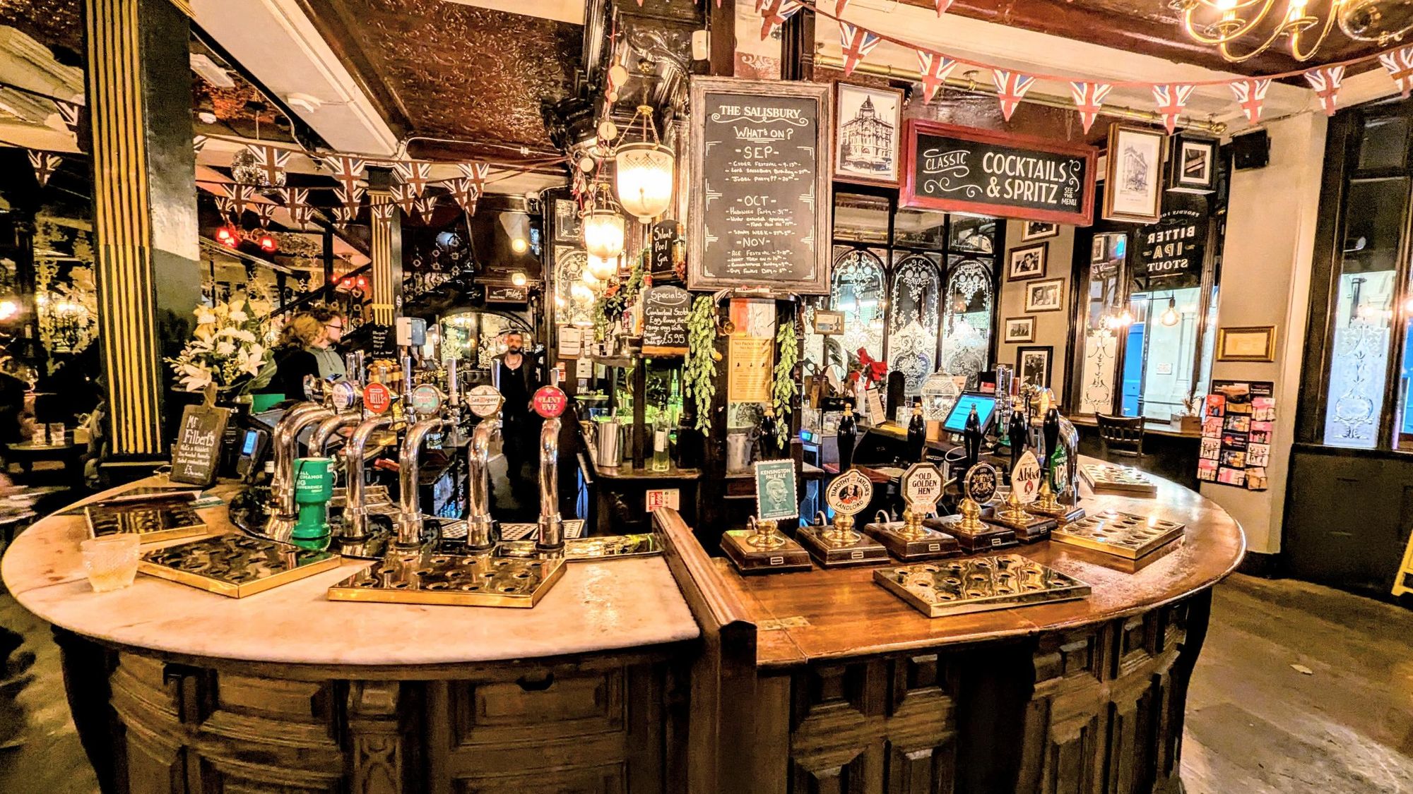 Salisbury interior-2 via Hugh Steele. (Pub, Bar). Published on 11-11-2025