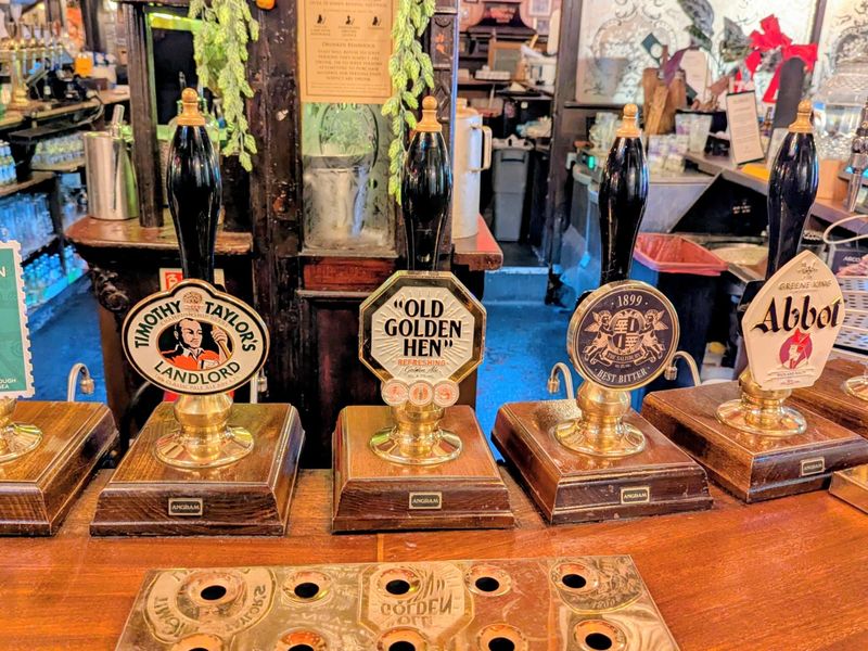 Salisbury interior-3 via Hugh Steele. (Pub, Bar). Published on 11-11-2025 