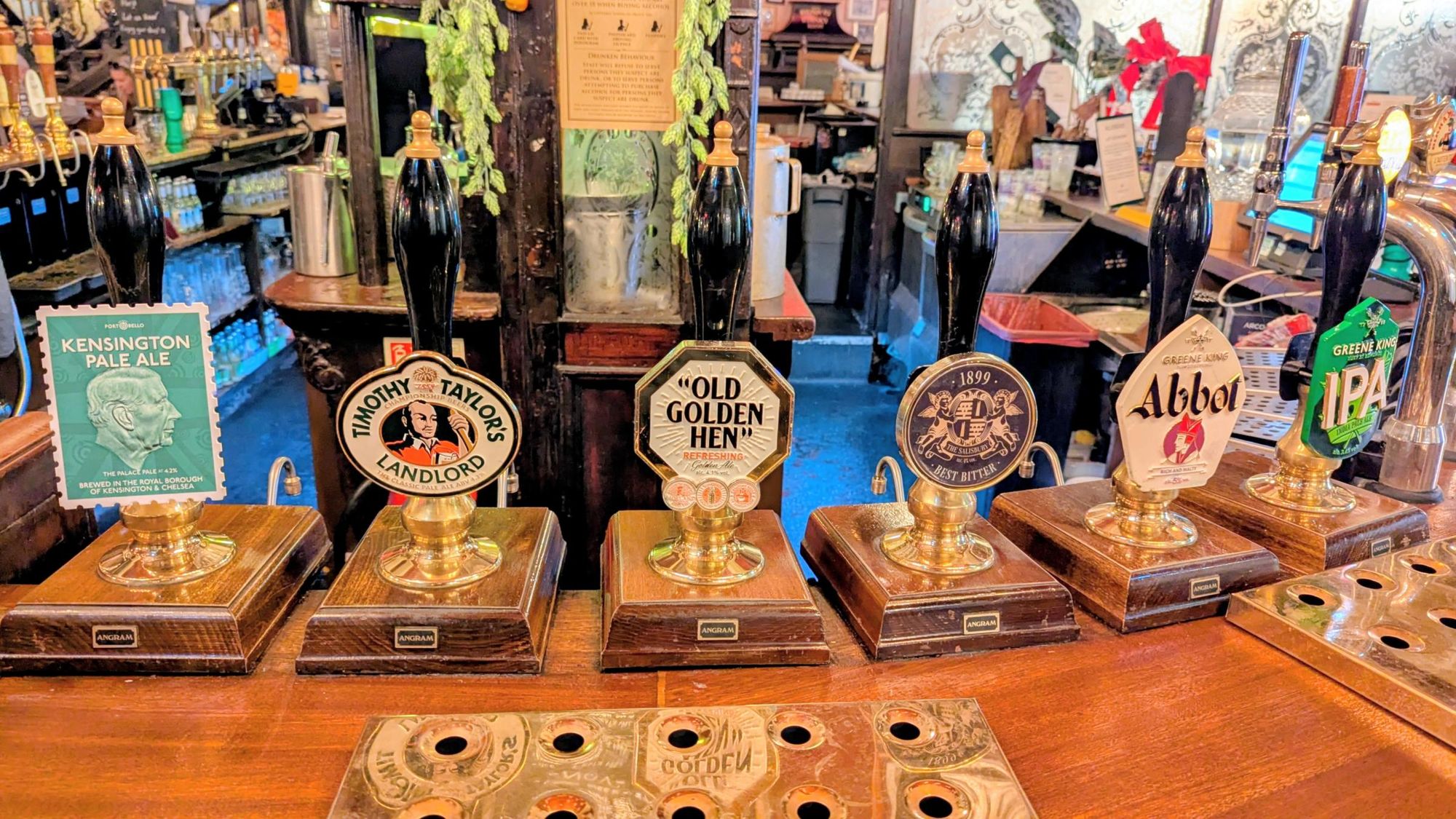 Salisbury interior-3 via Hugh Steele. (Pub, Bar). Published on 11-11-2025