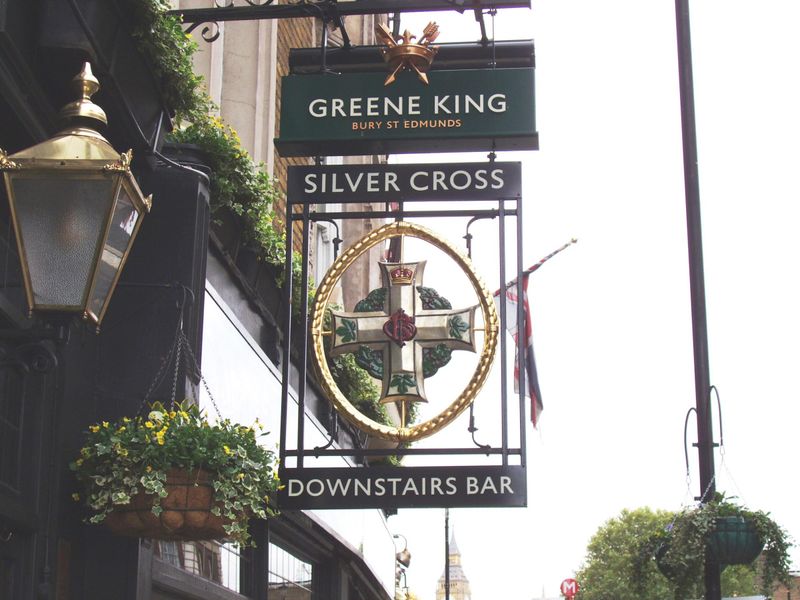 Silver Cross SW1-sign Oct 2017. (Pub, External, Sign). Published on 09-10-2017 