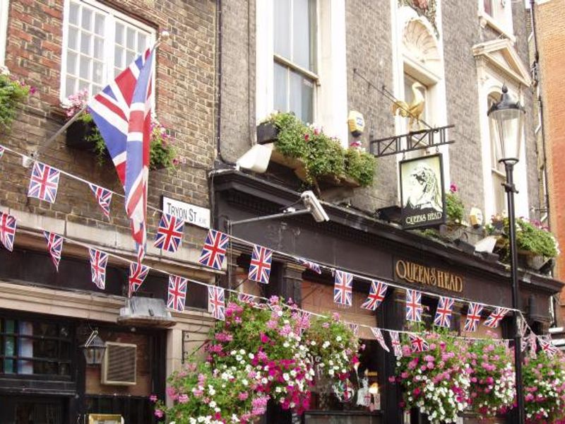 Queens Head SW3 side. (Pub, External). Published on 25-09-2014