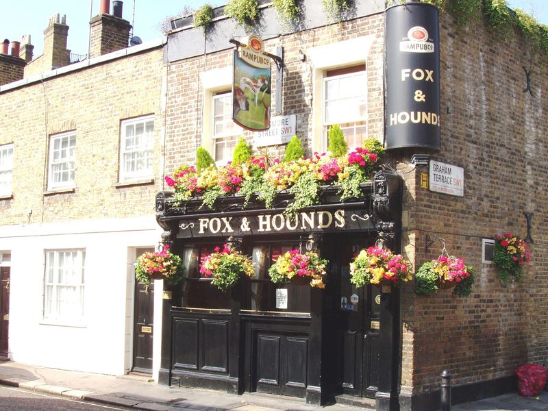 Fox & Hounds SW1 June 2017. (Pub, External). Published on 18-06-2017 