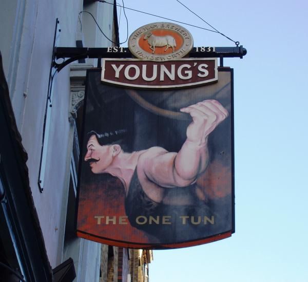 One Tun W1 sign. (Pub, External, Sign). Published on 28-12-2014