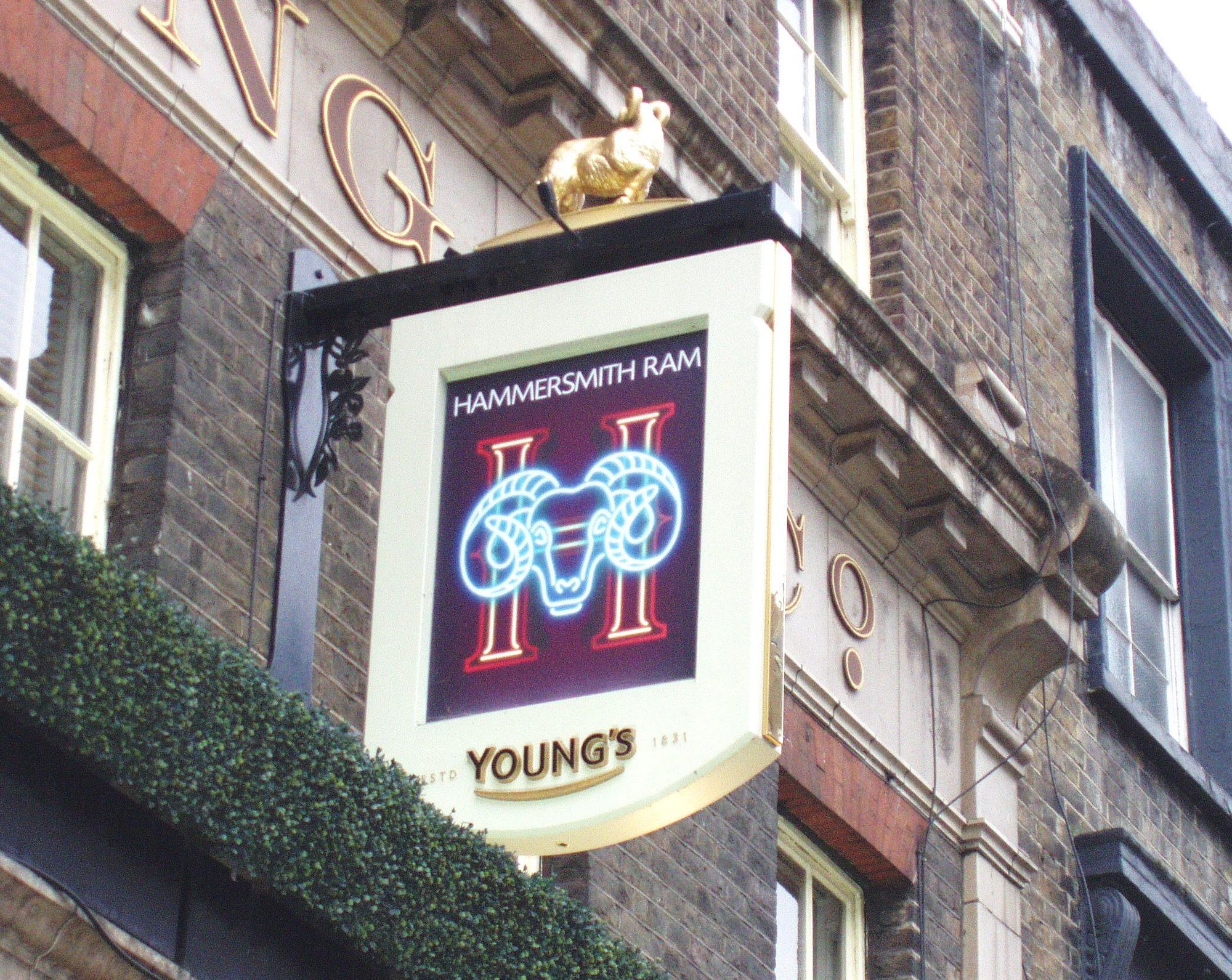 Hammersmith Ram W6-sign Feb 2018. (Pub, External, Sign). Published on 21-02-2018