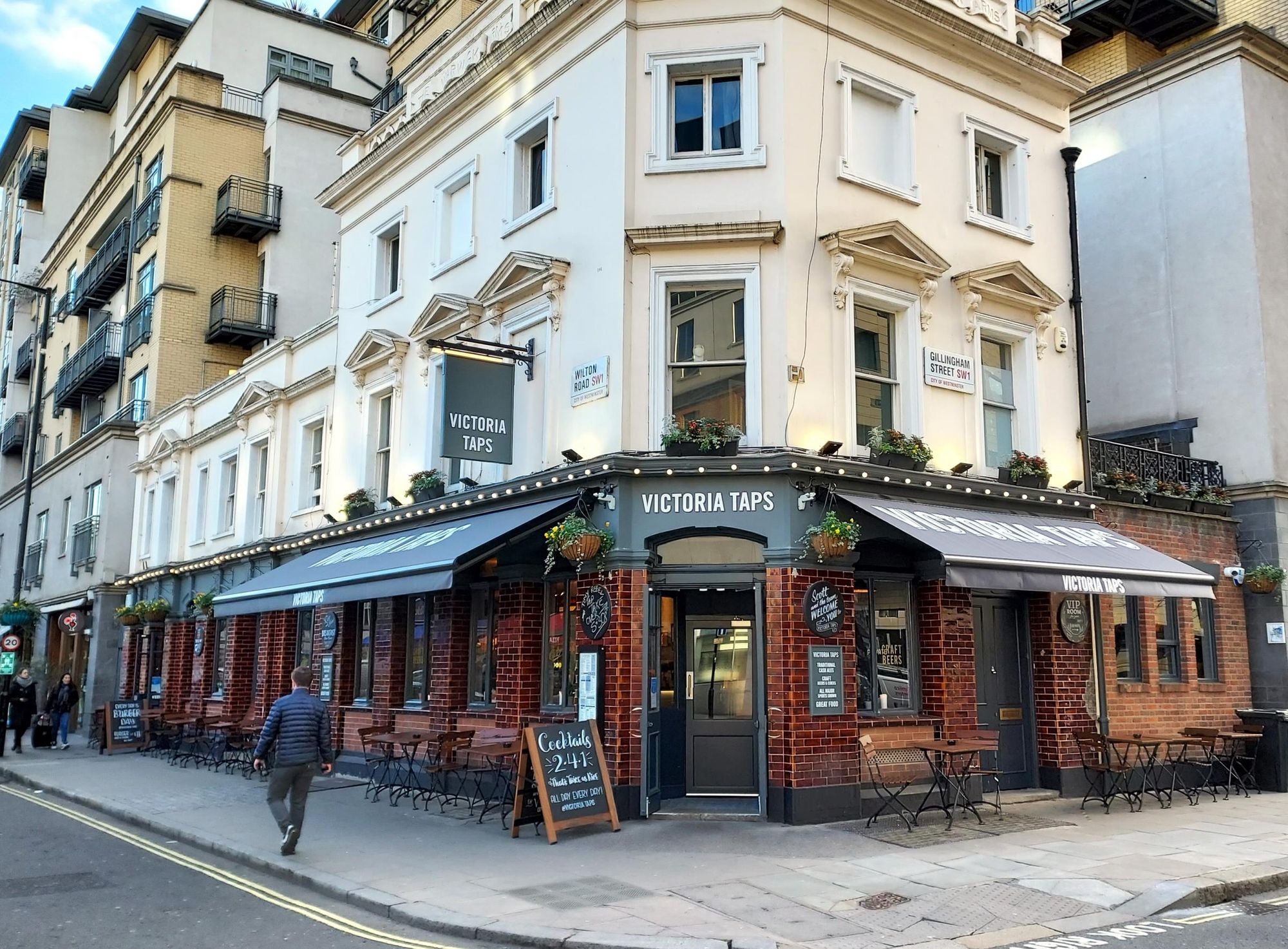 Victoria Taps SW1 Jan 2022. (Pub, External, Key). Published on 30-01-2022