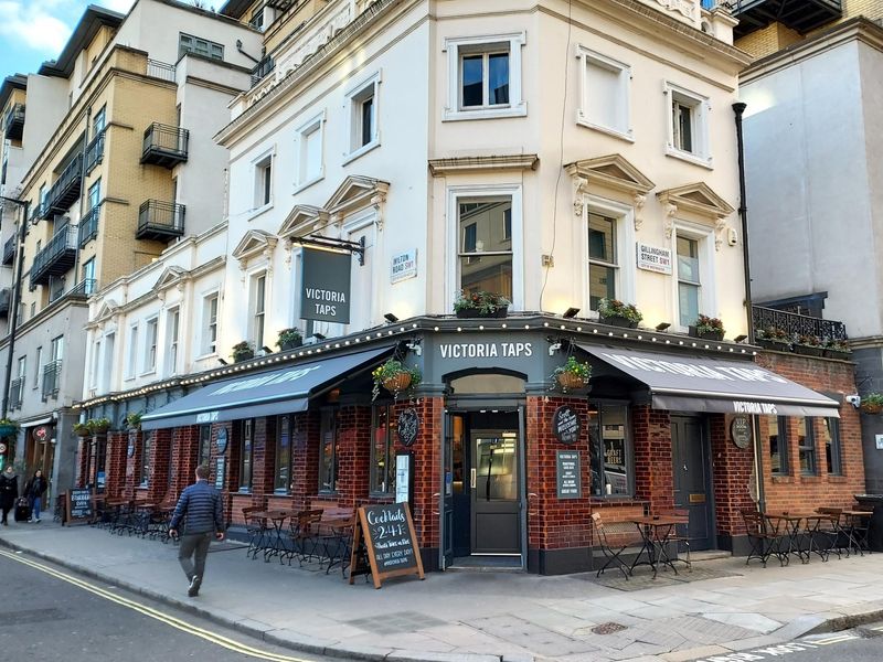 Victoria Taps SW1 Jan 2022. (Pub, External, Key). Published on 30-01-2022