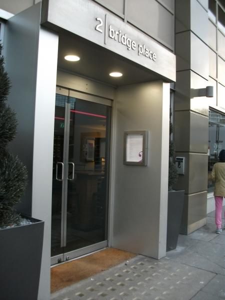 2 Bridge Place Bar Entrance. (Pub, External, Sign). Published on 22-12-2013