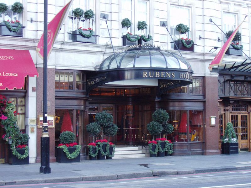 Cavalry Bar Rubens Hotel SW1-1 Nov 2017. (Pub, External, Key). Published on 05-11-2017