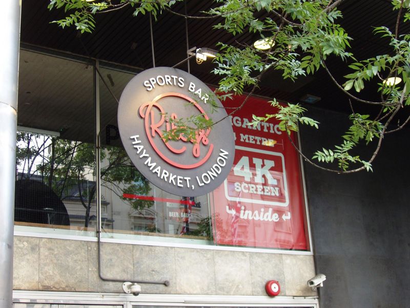 Rileys SW1Y-2 July 2018. (Pub, External, Sign). Published on 22-07-2018