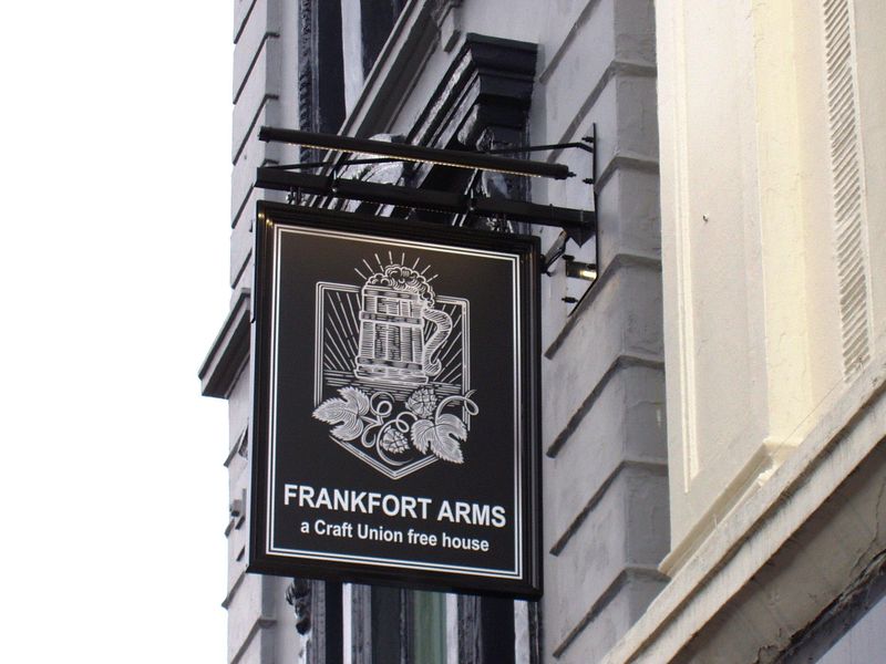 Frankfort Arms W9 swingsign. (External, Sign). Published on 04-06-2019