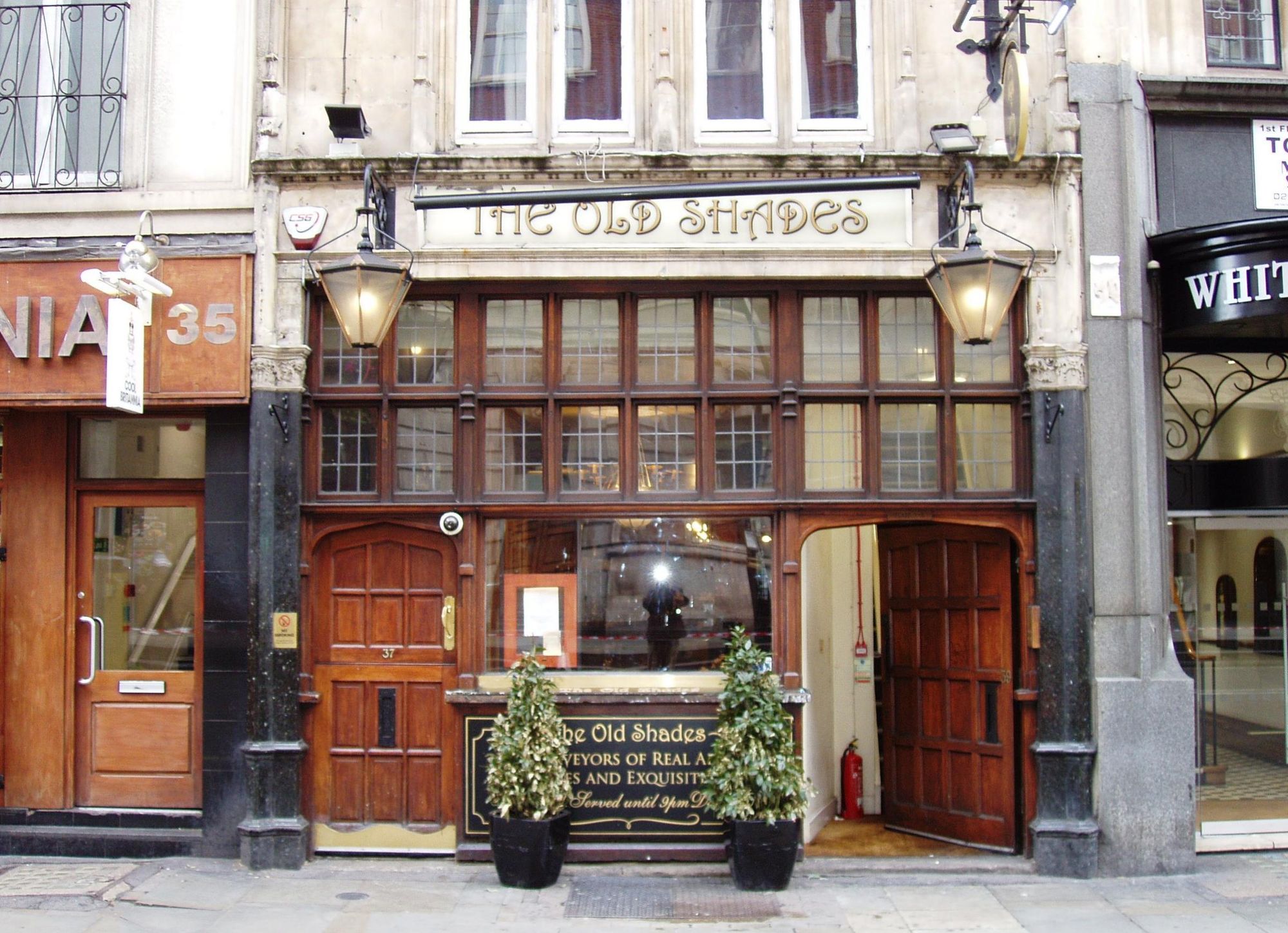 Old Shades SW1 Oct 2017. (Pub, External). Published on 09-10-2017
