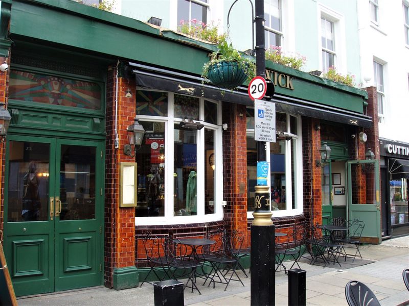 Warwick Pimlico-2 Oct 2021. (Pub, External). Published on 08-10-2021