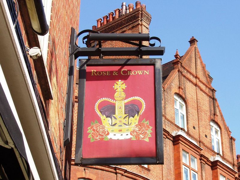 Rose & Crown sign SW1 June 2017. (Pub, External, Sign). Published on 18-06-2017 