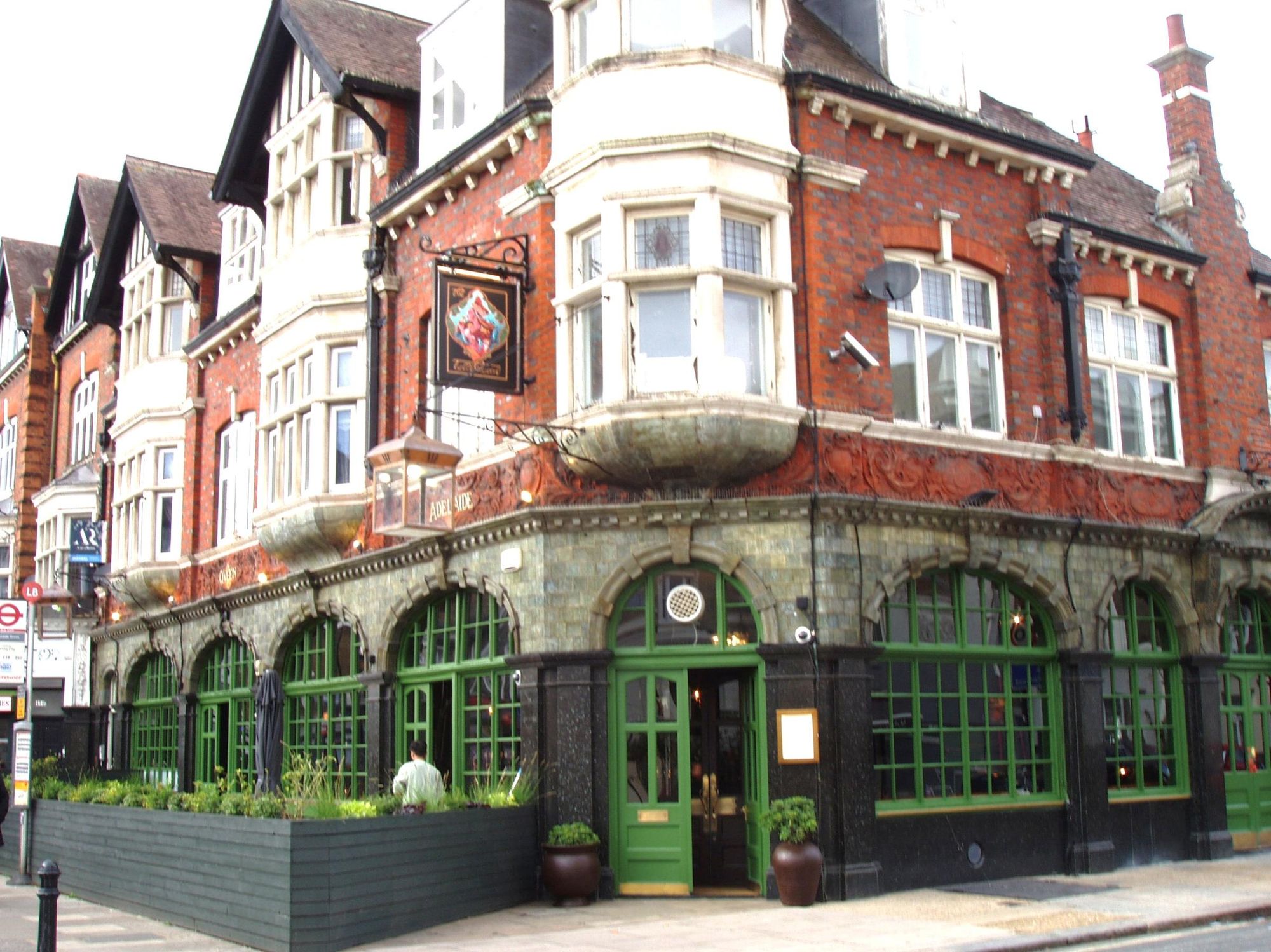 Talli Queen. (Pub, External, Key). Published on 19-10-2026