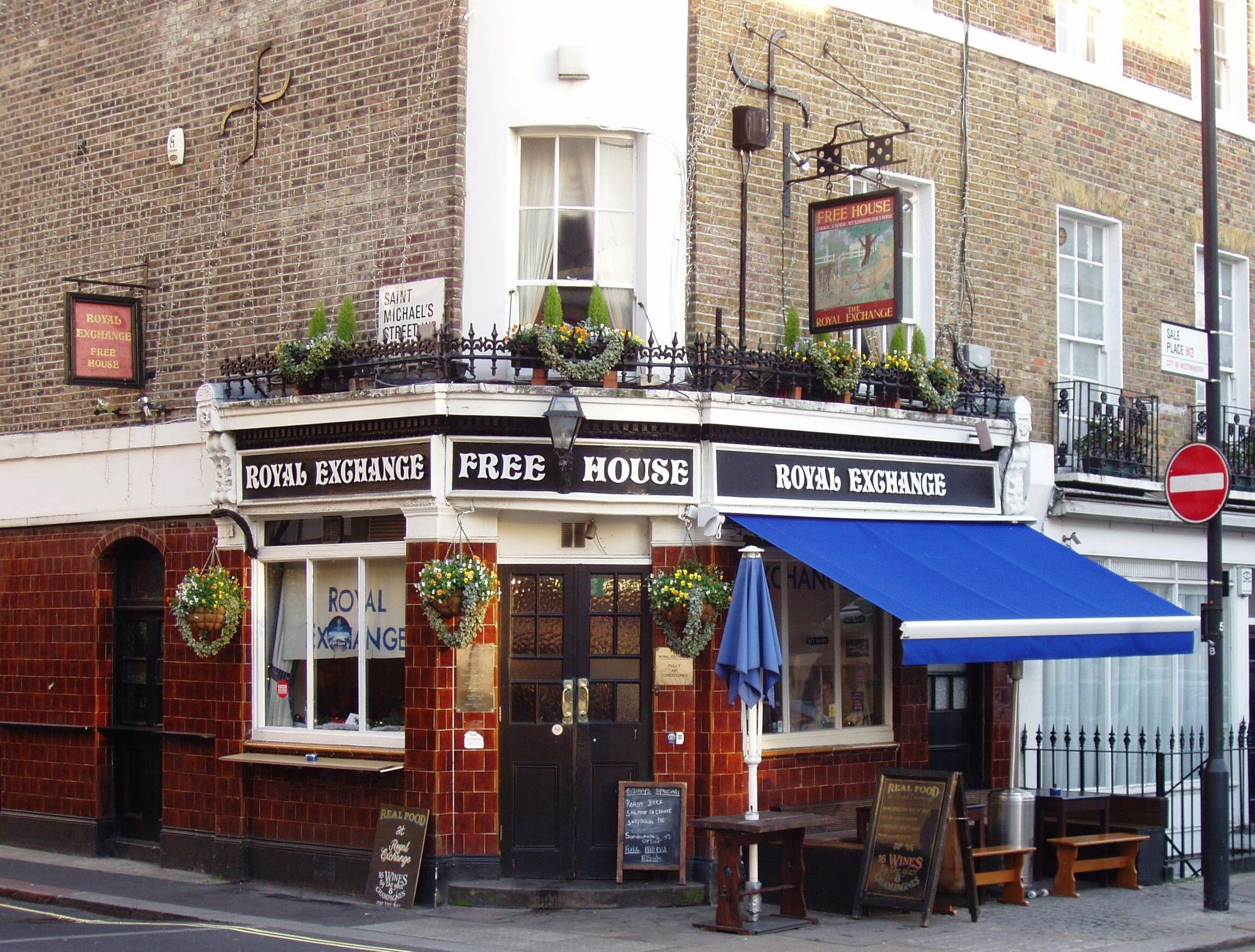 Royal Exchange W2 Dec 2016. (Pub, External, Key). Published on 29-12-2016