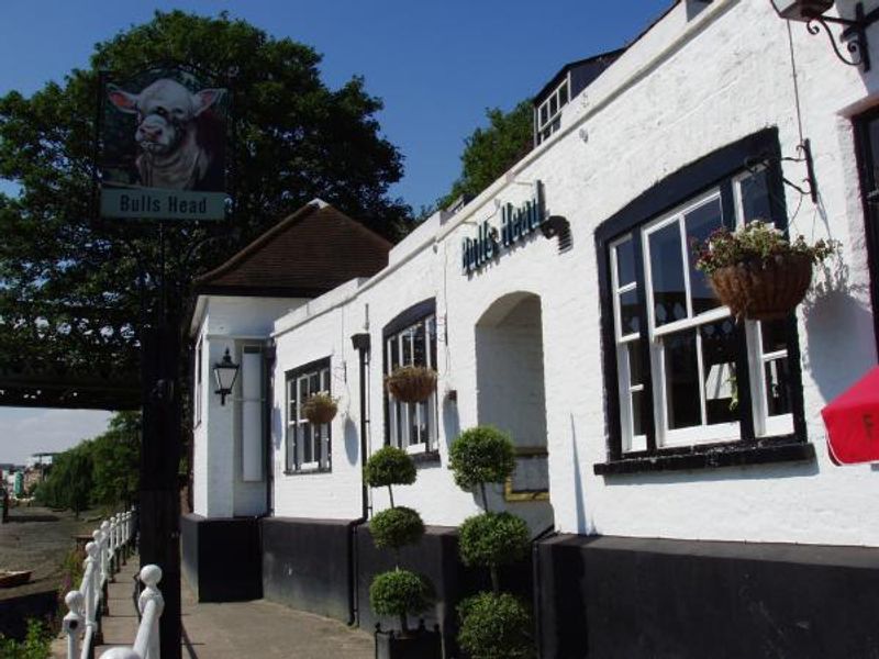 Bulls Head 1. (Pub, External). Published on 19-07-2013 