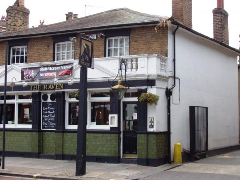 Raven W6 with old sign. (Pub, External). Published on 04-08-2013 