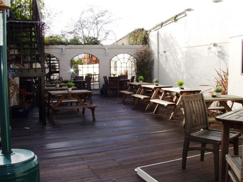 Duchess W6 garden. (Pub, External, Garden). Published on 19-10-2014 