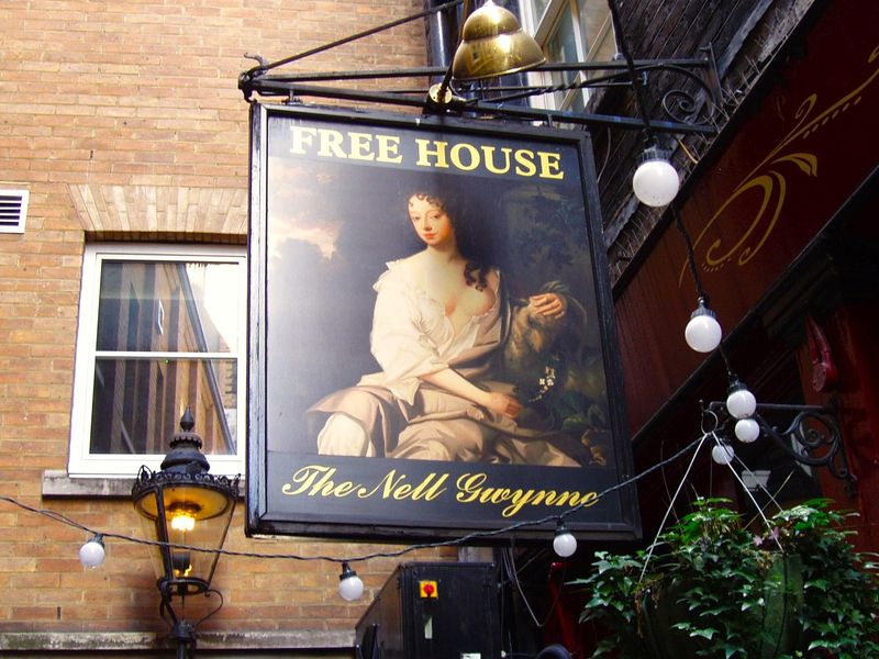 Nell Gwynne-2 June 2022. (Pub, External, Sign). Published on 26-06-2022