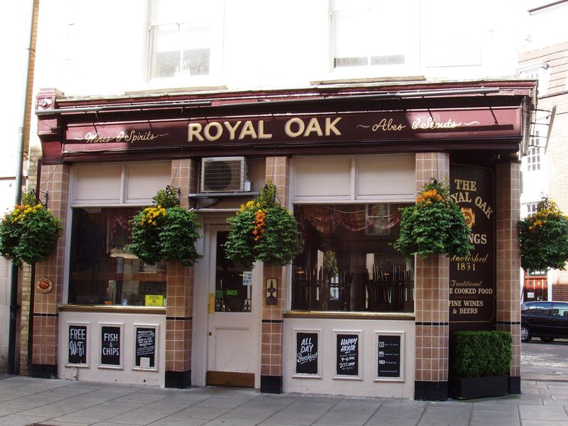 Royal Oak SW1-2 May 2017. (Pub, External). Published on 14-05-2017