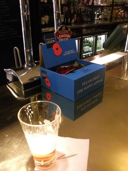 Browns Bar at the bar. (Pub, Bar). Published on 22-12-2013