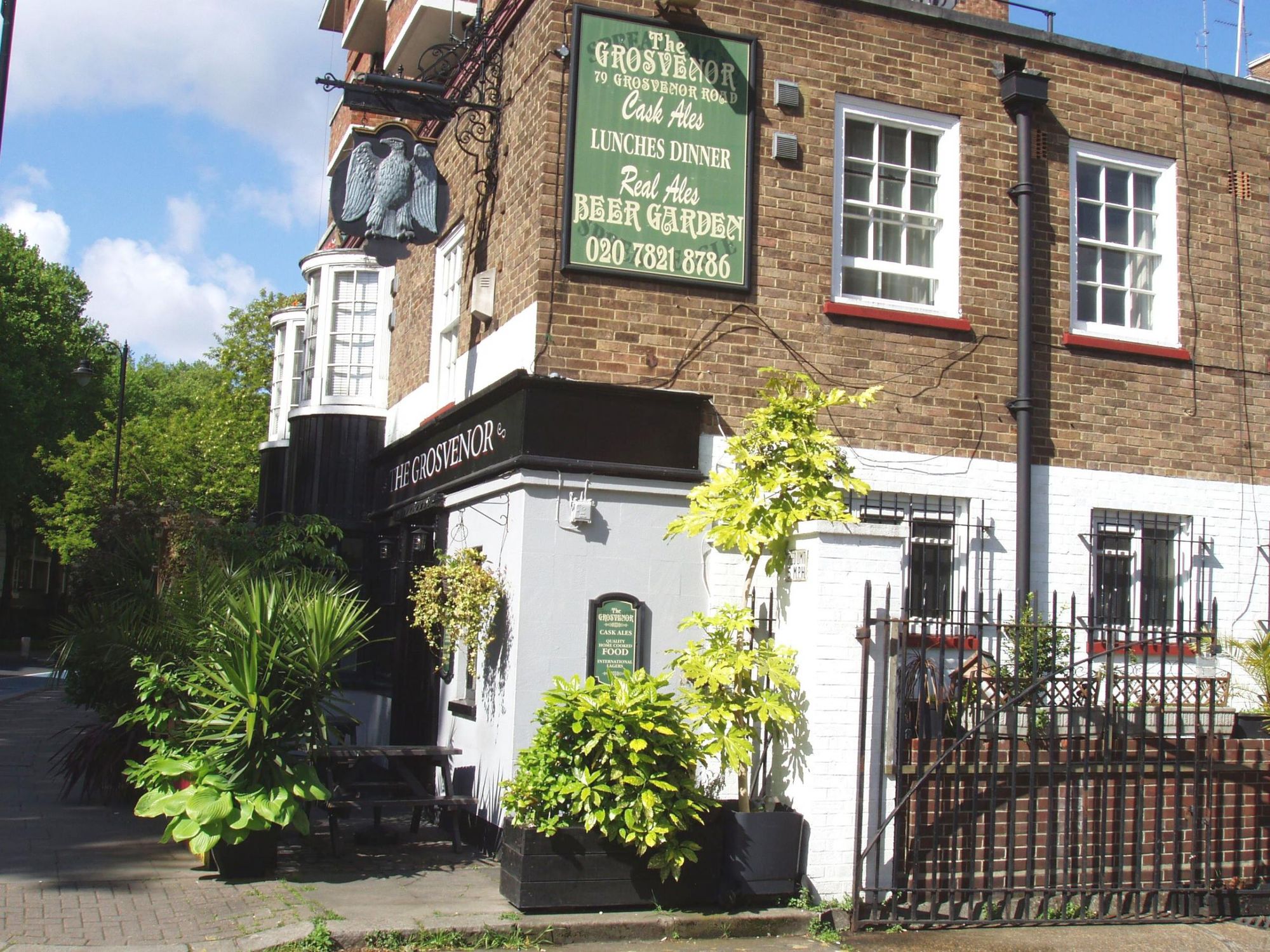 Grosvenor SW1-1 May 2017. (Pub, External, Key). Published on 15-05-2017