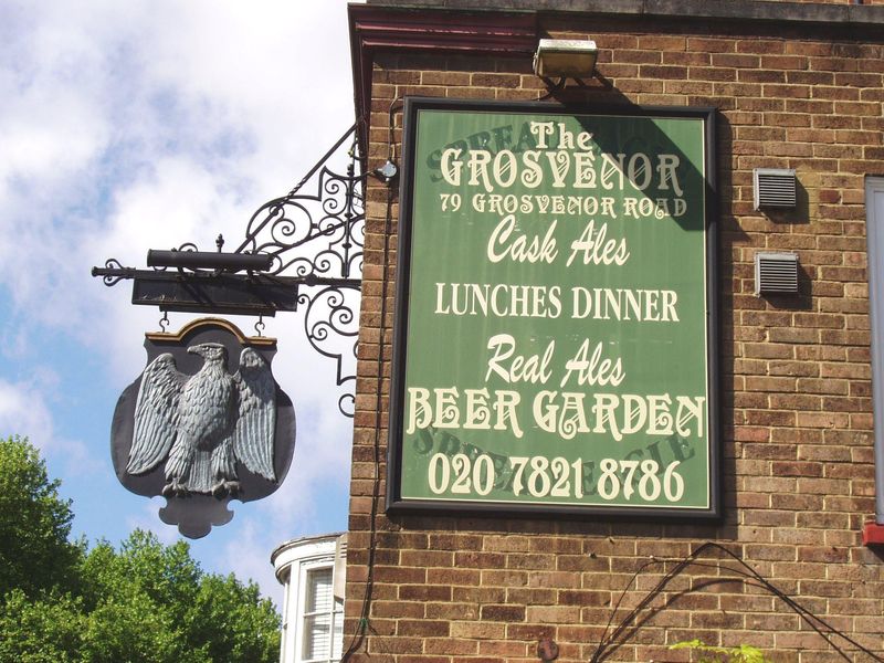 Grosvenor SW1-signage May 2017. (Pub, External, Sign). Published on 15-05-2017 