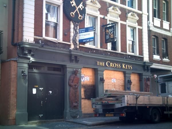 Cross Keys SW3 pre-renovation. (Pub, External). Published on 05-09-2013