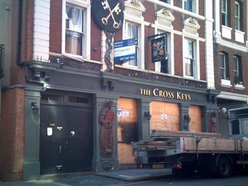 Cross Keys SW3 pre-renovation. (Pub, External). Published on 05-09-2013 