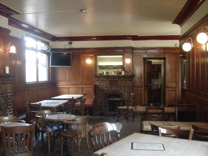 Atlas Interior - Fulham. (Pub). Published on 19-08-2013 