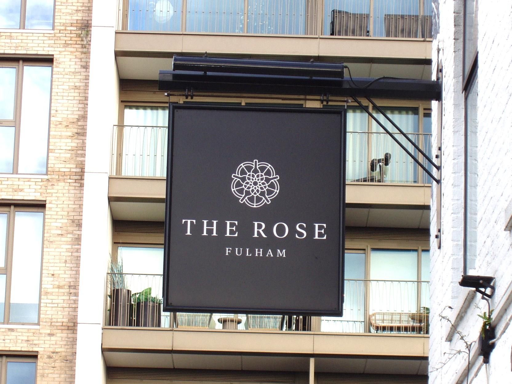 Rose SW6 swingsign Jan 2025. (Pub, External, Sign). Published on 07-01-2025