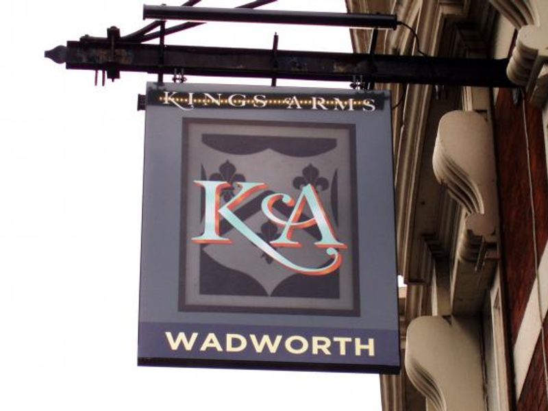 Kings Arms SW6 swingsign Sep 2016. (Pub, External, Sign). Published on 04-09-2016