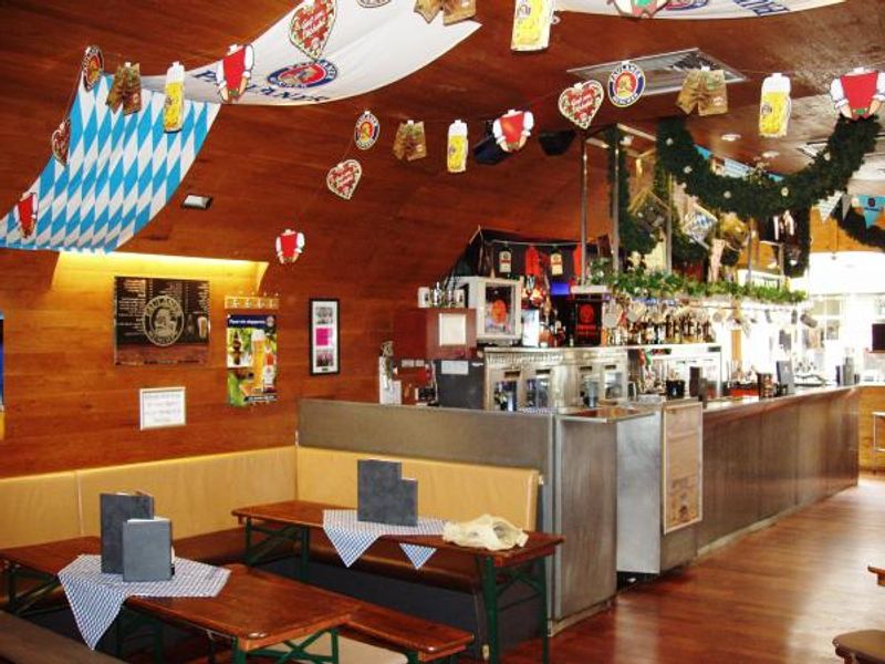 Octoberfest SW6 interior2. (Pub, Bar). Published on 02-06-2015