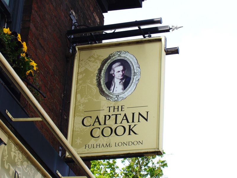 Captain Cook SW6 swingsign April 2023. (Pub, External, Sign). Published on 30-04-2023