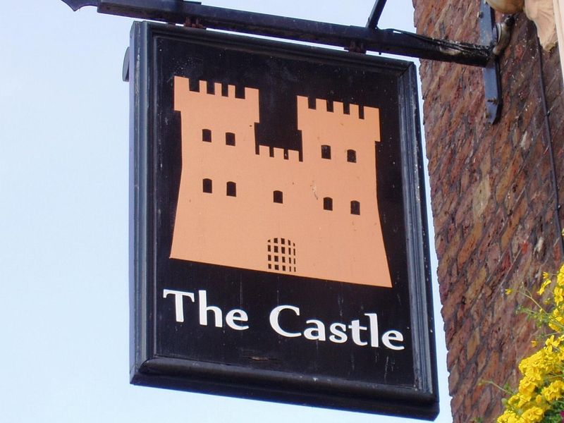 Castle W11 1LU sign. (Pub, External, Sign). Published on 17-09-2022 