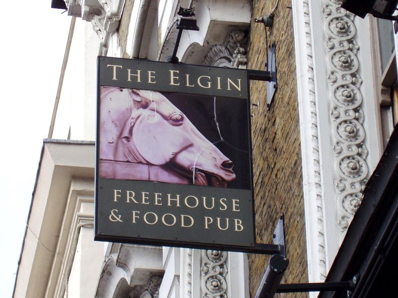 Elgin W11 swingsign Nov 2018. (Pub, External, Sign). Published on 09-11-2018 