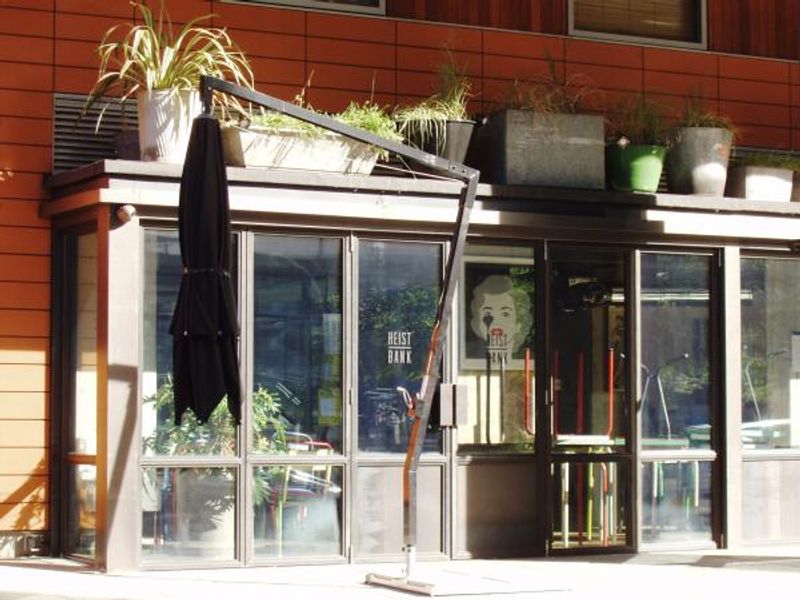 Heist Bank W2 Sept 2016. (Pub, External, Key). Published on 11-09-2016