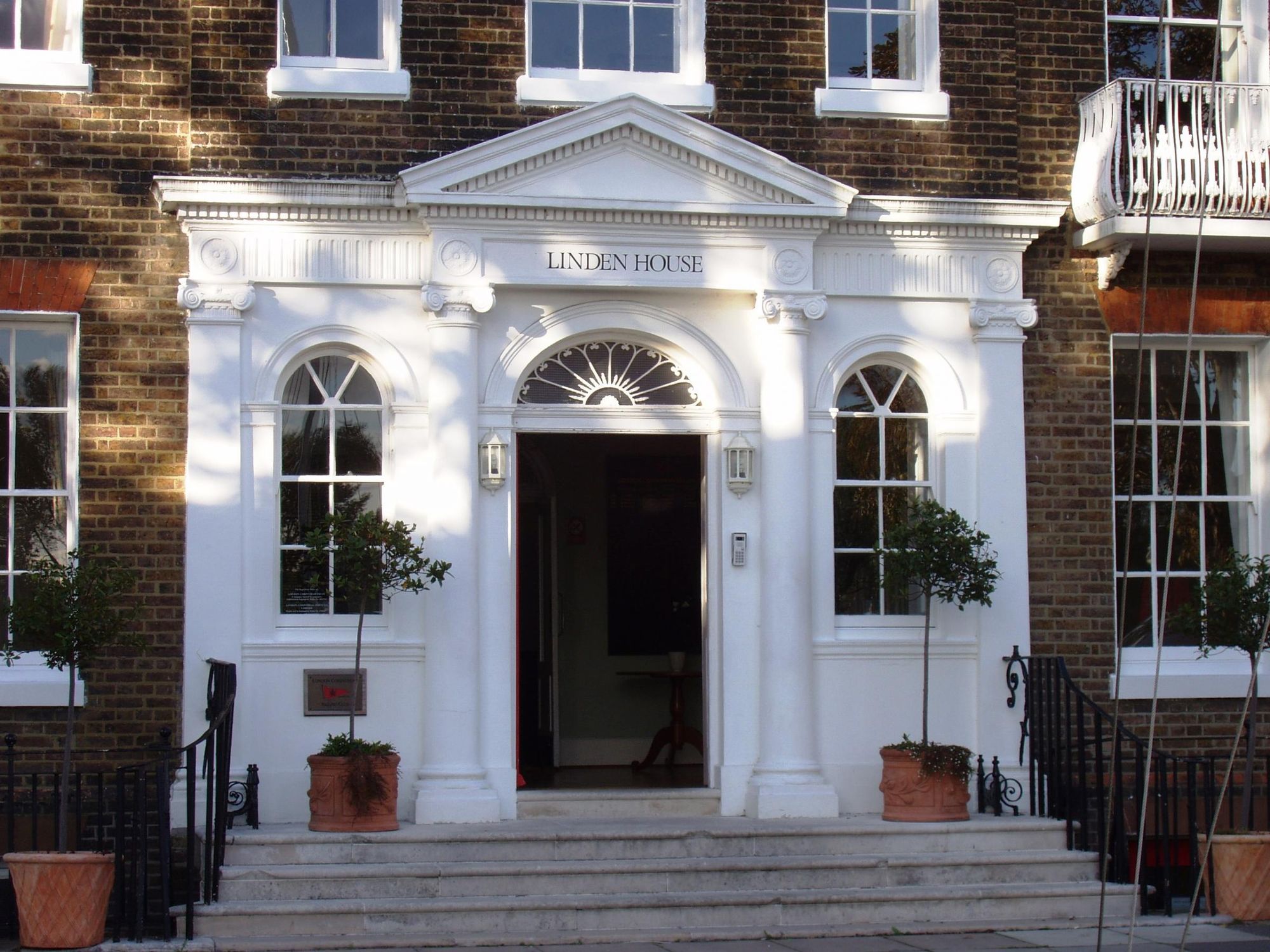 Linden House W6 Oct 2016. (Pub, External). Published on 19-10-2016