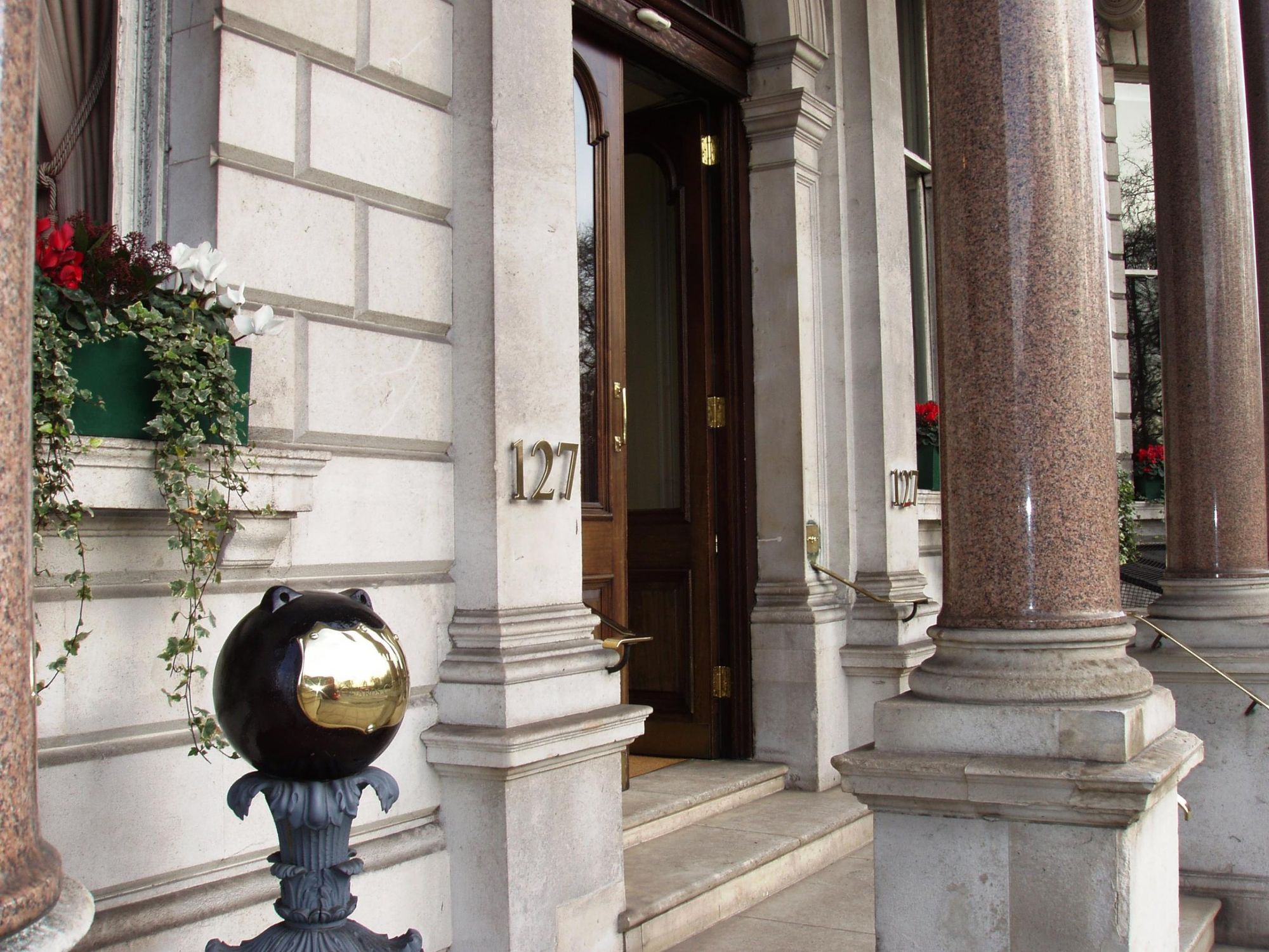 Cavalry Club W1-2 Feb 2017. (Pub, External). Published on 06-02-2017