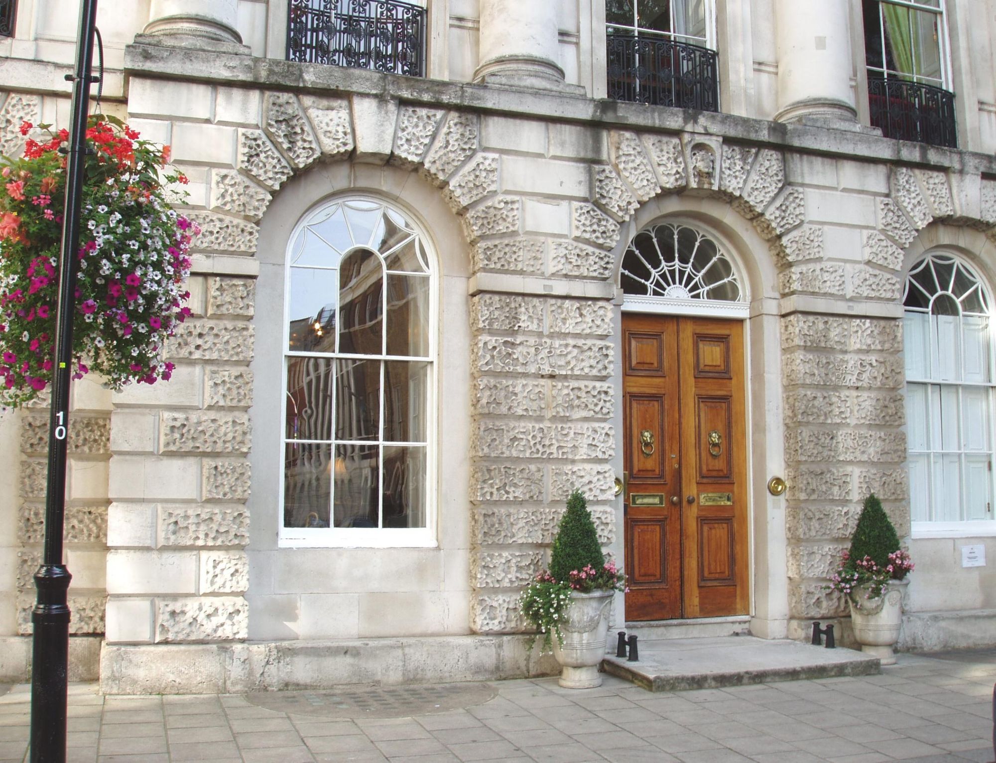 Oriental Club W1 entrance. (Pub, External). Published on 20-08-2017