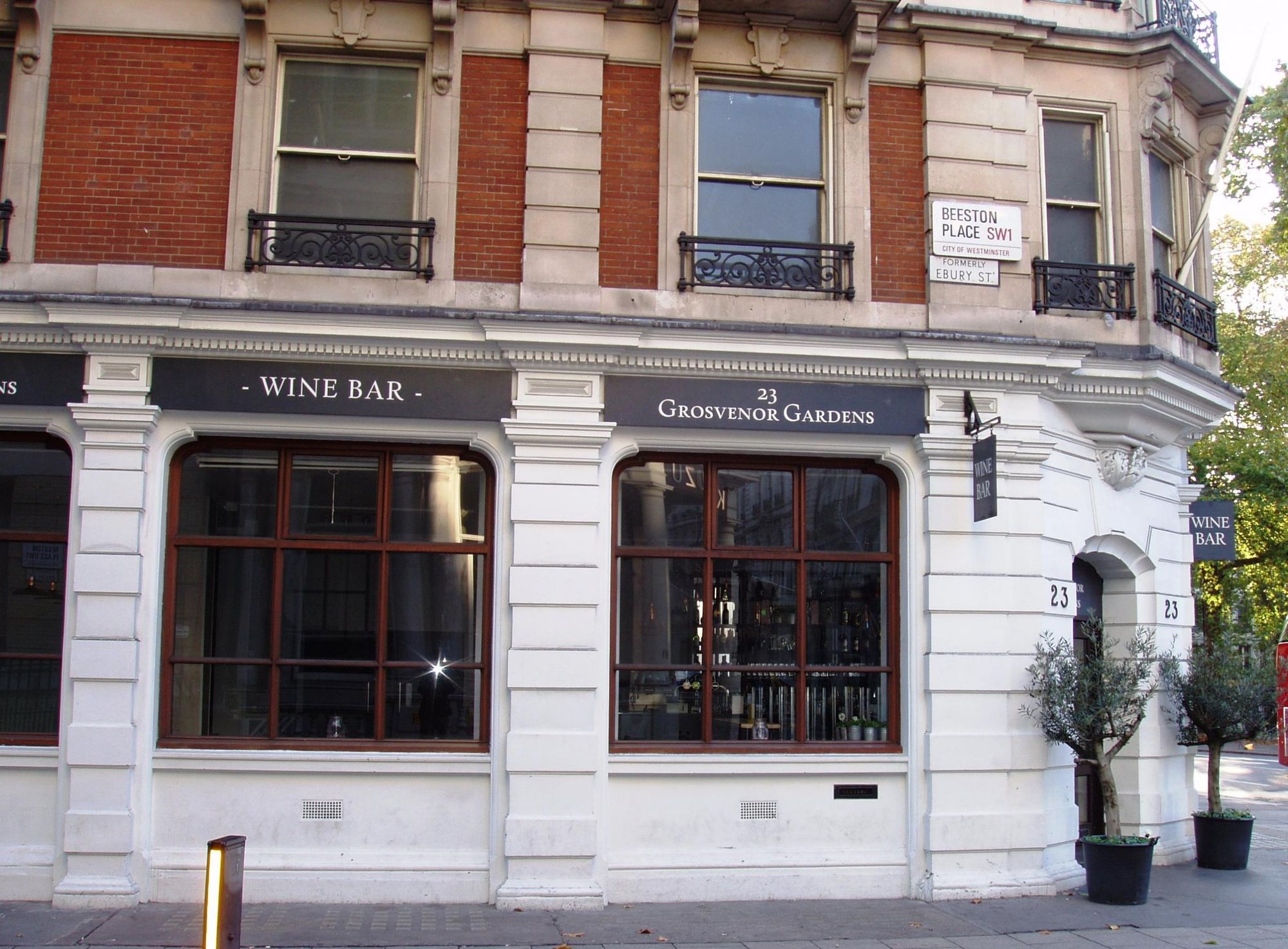 23 Grosvenor Gdns SW1 Nov 2017. (Pub, External, Key). Published on 05-11-2017