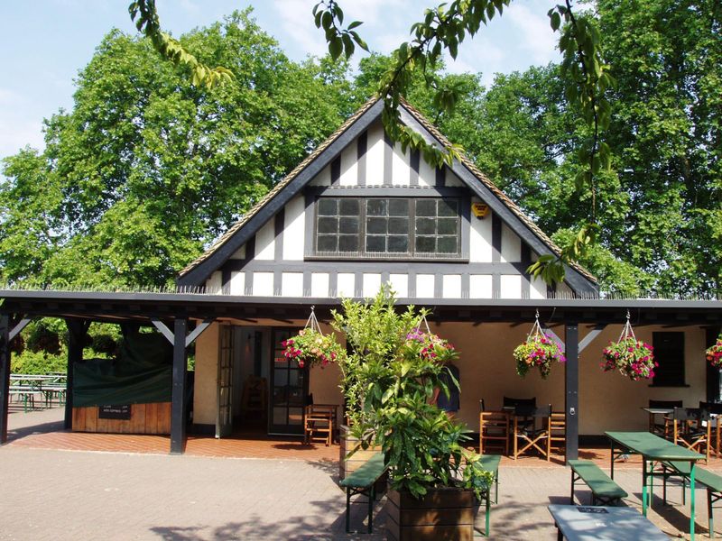 Broad Walk Cafe NW1-1 July 2018. (Pub, External, Key). Published on 08-07-2018