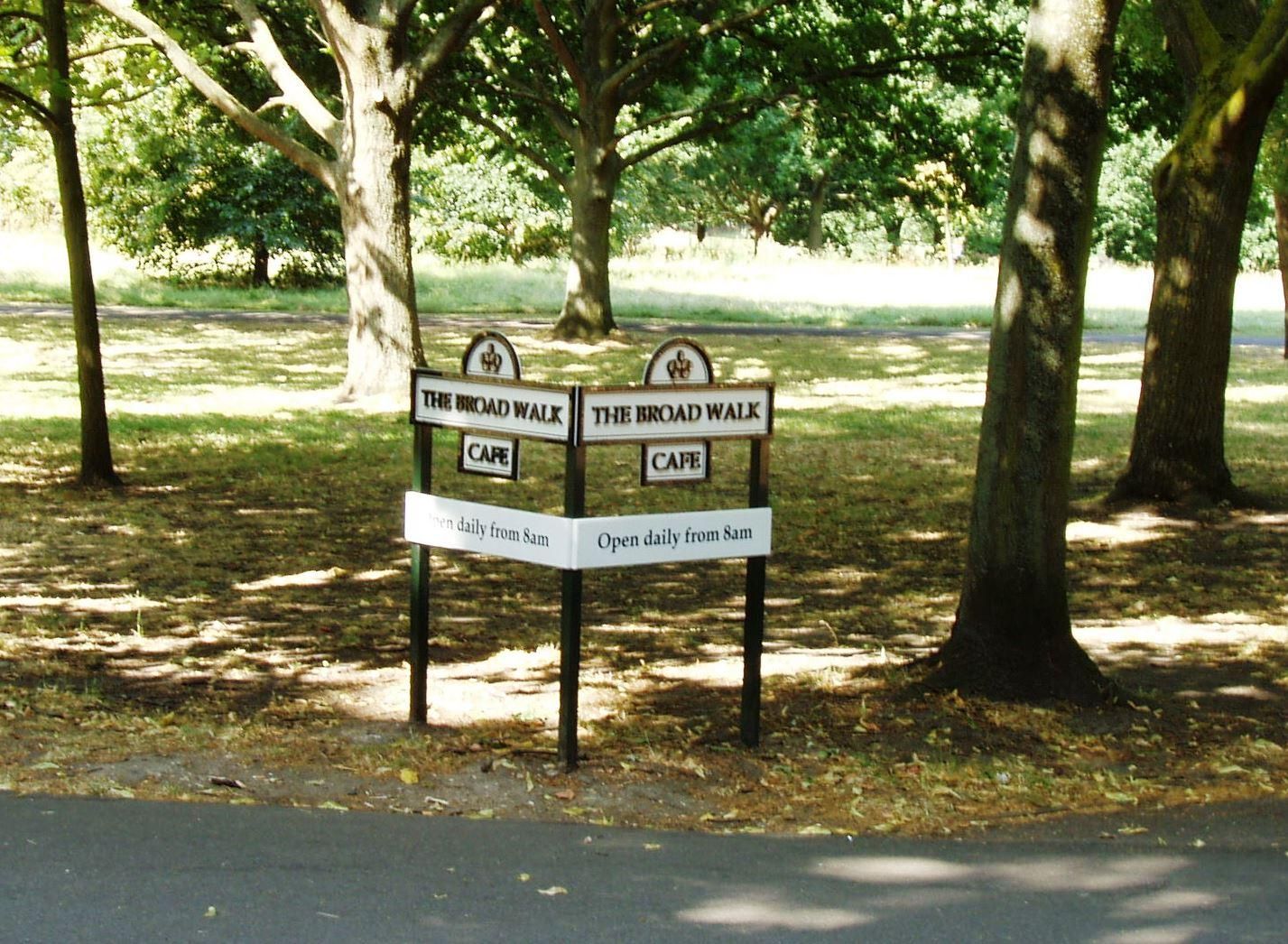 Broad Walk Cafe NW1-2 July 2018. (Sign). Published on 08-07-2018
